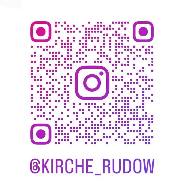 QR-Code für Instagram-Konto „@kirche_rudow“ in Lila.